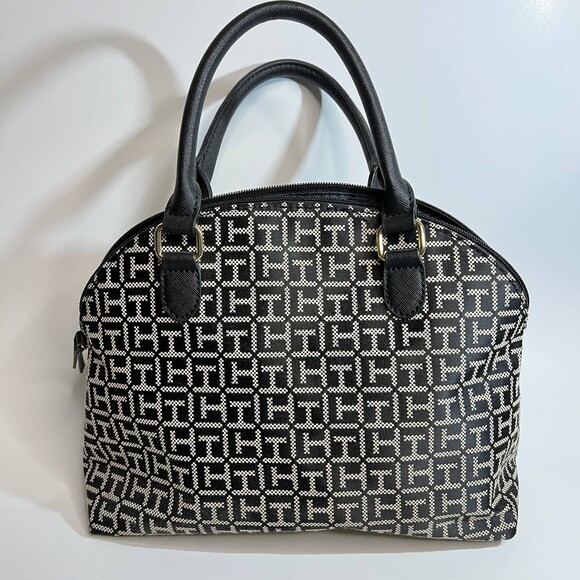 ❤️  Black Tommy Hilfiger purse ❤️ - Picture 2 of 10